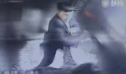 Gã đàn ông đánh phụ nữ tới tấp vì lời đề nghị 'không hút thuốc'