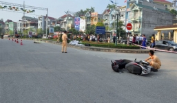 Xe SH đâm vào dải phân cách, 2 thanh niên chết thảm