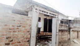 Bắt quả tang vợ ngoại tình với hàng xóm, chồng chém tình địch tử vong