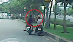 Video: Cô gái bị cướp điện thoại táo tợn giữa phố Sài Gòn