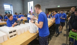 Cướp 19 chiếc iPhone trong cửa hàng Apple chỉ trong 1 phút 30 giây