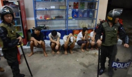 Gần 600 người cai nghiện dùng cuốc phá trại trốn ra ngoài