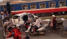 Hiện trường vụ tai nạn đường sắt ở Hà Nội, 5 người tử vong