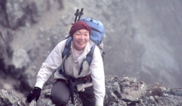 Người phụ nữ đầu tiên leo lên đỉnh Everest qua đời