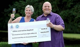 Trúng số độc đắc 4.000 tỷ đồng, bi kịch ập đến