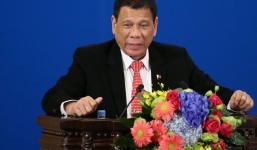 Duterte nói phũ phàng với Mỹ nhưng 'vuốt ve' cả Trung lẫn Nhật