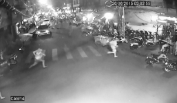 Du khách nước ngoài té ngã vì bị cướp tại trung tâm Sài Gòn