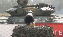 Video: Xem xe tăng T-72 Nga vẽ tranh, cắt táo