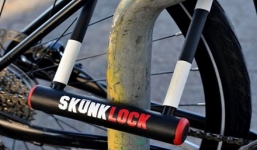 Khóa xe phun khí độc khiến kẻ trộm bỏ của chạy lấy người