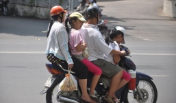 Xe máy chở quá số người quy định, phạt bao nhiêu tiền?