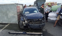 3 ô tô gây tai nạn liên hoàn, cầu Vĩnh Tuy ùn tắc nhiều giờ