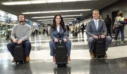 Không cần xách Vali lên và đi với Vali tự động đi theo chủ