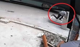 Sau 10 ngày, danh tính người đón xe buýt  lọt hố ga chết vẫn chưa rõ