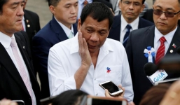Duterte nói có thể tập trận với Nhật, tiếp tục tức giận với Mỹ