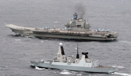 Anh lo khu trục hạm chết máy khi bám sát tàu sân bay Nga
