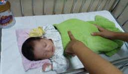 Hà Nội: Vào viện sinh con đặt tên rồi lẳng lặng bỏ đi