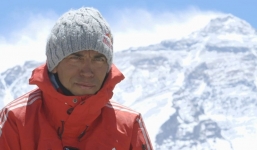 Nhảy xuống từ núi cao 7.700 m mà không cần dù