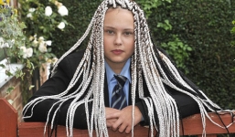 Nữ sinh bị đuổi học vì kiểu tóc đặc biệt