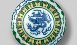 Phát hiện bình sứ chỏng chơ trong nhà là báu vật