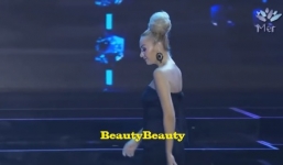 Màn catwalk biểu cảm quá đà gây cười của thí sinh HH Hòa bình Quốc tế