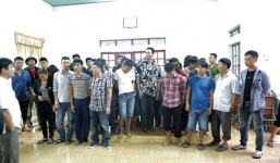 Gần 100 cảnh sát đột kích sới bạc trong rừng tràm, thu giữ nhiều hung khí