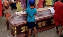 Tiểu thương Bạc Liêu dùng quan tài phản đối di dời chợ Gành Hào