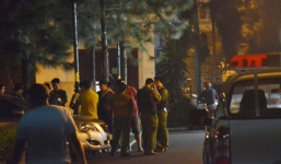 Người đàn ông nước ngoài khống chế vợ con cả đêm trong chung cư