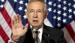 Giám đốc FBI bị tố phạm luật vì tiếp tục điều tra bê bối email