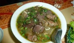 Nậm Pịa, món ăn từ phân non thách thức sự can đảm của thực khách