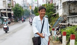 Người bán vé số độc đắc 92 tỷ đồng được tặng 50 triệu