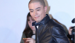 Hoắc Kiến Hoa 'tươi rói' bên Dương Mịch, lạnh lùng bên vợ