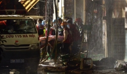 Cháy lớn karaoke ở Hà Nội: 13 thi thể được đưa ra khỏi hiện trường