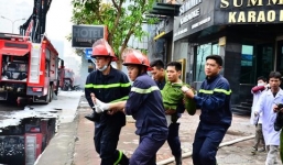 Chữa cháy dãy nhà hàng, karaoke giữa Thủ Đô: Một công an bị thương