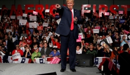 Trump tăng nỗi ám ảnh về khủng hoảng hiến pháp Mỹ