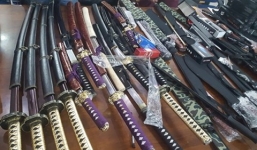 Triệt phá đường dây buôn bán vũ khí thô sơ trên mạng xã hội