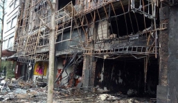 Chùm ảnh hiện trường tan hoang sau vụ cháy dãy quán karaoke