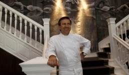 Bị phạt 1 triệu USD vì 1 sợi lông bàn chải sắt