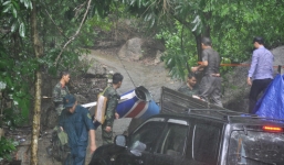 Mảnh vỡ máy bay rơi ở Bà Rịa - Vũng Tàu được 160 người đưa xuống núi 