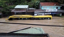 Chủ doanh nghiệp bị lũ cuốn trôi, đu ngọn tre ngâm nước suốt 10 giờ