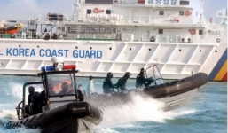 Trung Quốc 'nổi điên' vì Hàn Quốc dùng súng máy bắn tàu cá