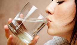 8 điều kì diệu xảy ra với cơ thể khi bạn uống nước ngay sau thức dậy