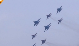 Video: Hàng loạt tiêm kích Nga nhào lộn trên bầu trời Trung Quốc