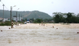 Nhiều trường học tại Bình Định cho học sinh nghỉ học vì mưa lũ