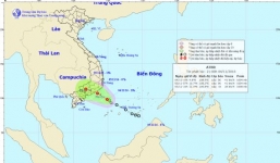 Áp thấp nhiệt đới giật cấp 8 cách đất liền 230 km