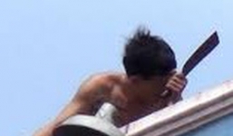 Nghi 'ngáo đá' thanh niên đập phá tiệm sửa xe, dùng dao tự sát