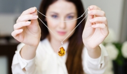 4 mẹo chọn dây chuyền phù hợp với vóc dáng