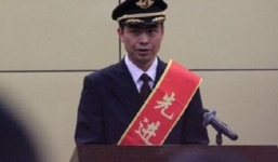 Phi công ngăn 2 máy bay đâm nhau được thưởng gần 10 tỷ