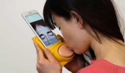 Ra mắt thiết bị hôn nhau qua mạng dành cho cặp đôi yêu xa