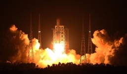 Khoảnh khắc tên lửa đẩy mạnh nhất Trung Quốc rời bệ phóng