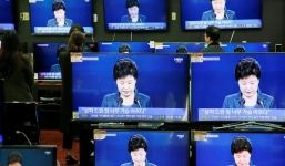 Tổng thống Hàn Quốc khóc nghẹn: 'Tất cả là lỗi của tôi'